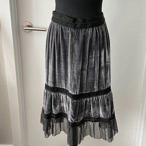 New with tags, beautiful, feminine velvet skirt!